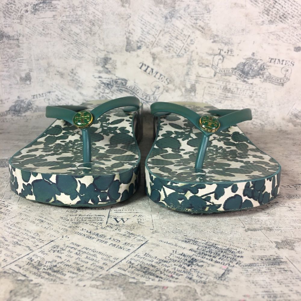 Tory Burch Green Leaf Print Rubber Flip Flop Sandals Tropical Resort Summer - Picture 3 of 14
